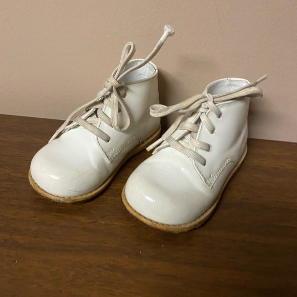 Vintage Baby's Walking White Tie Shoes Size Josmo Walker